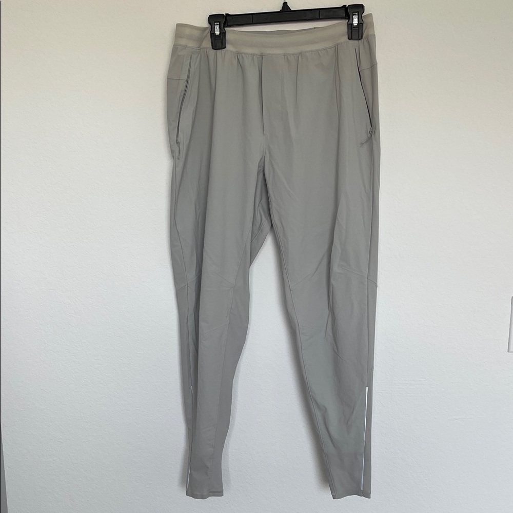 Lululemon used like new, Men Surge Hybrid pant, size large, color light gray